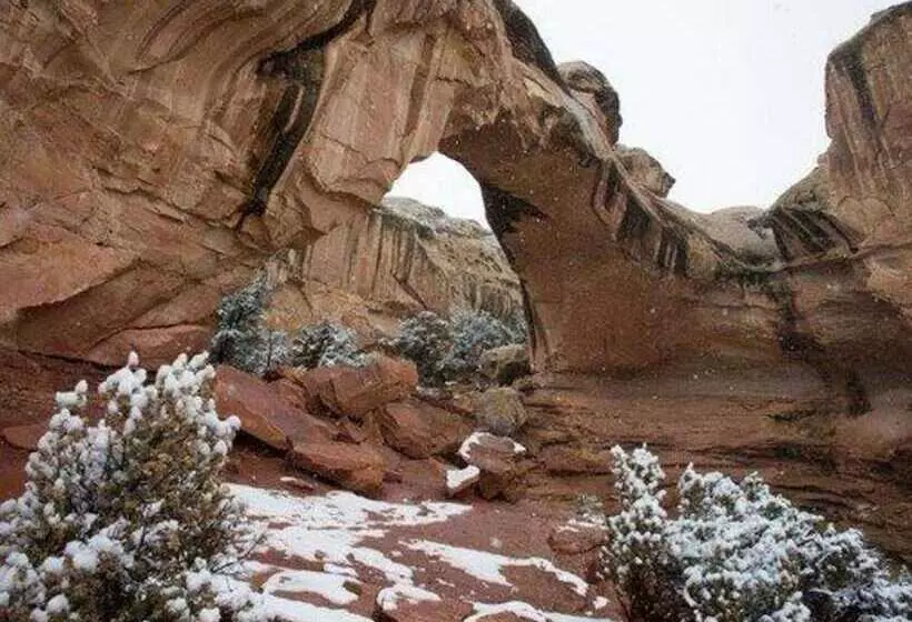 Отель Cathedral Valley Inn