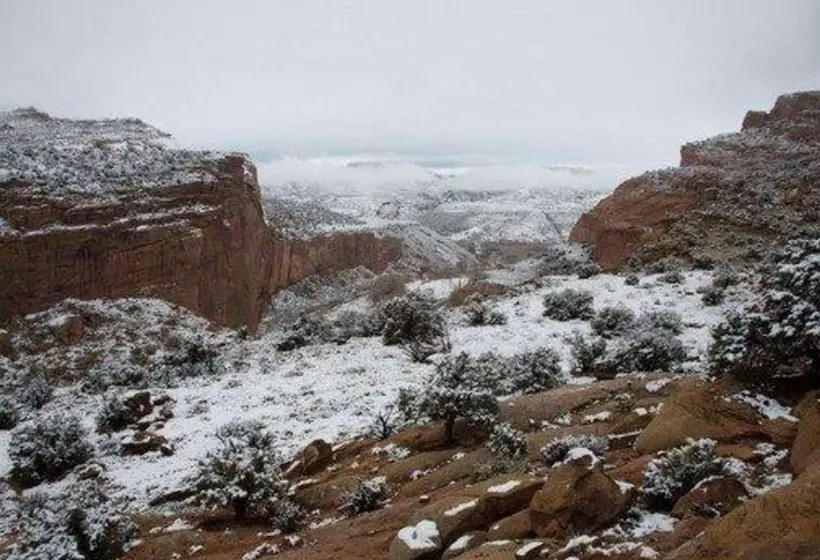 Отель Cathedral Valley Inn