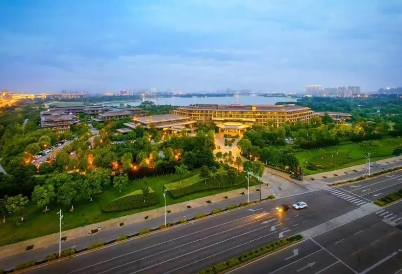 هتل Crowne Plaza Xuzhou Dalong Lake, An Ihg
