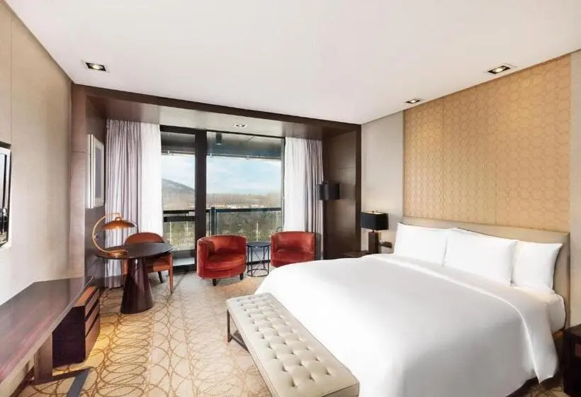 هتل Crowne Plaza Xuzhou Dalong Lake, An Ihg