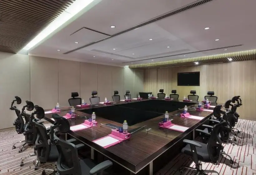 هتل Crowne Plaza Xuzhou Dalong Lake, An Ihg