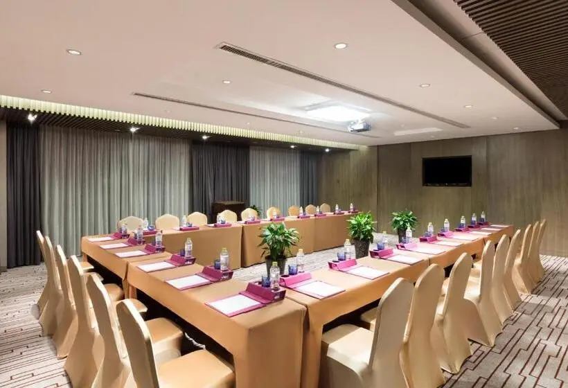 هتل Crowne Plaza Xuzhou Dalong Lake, An Ihg