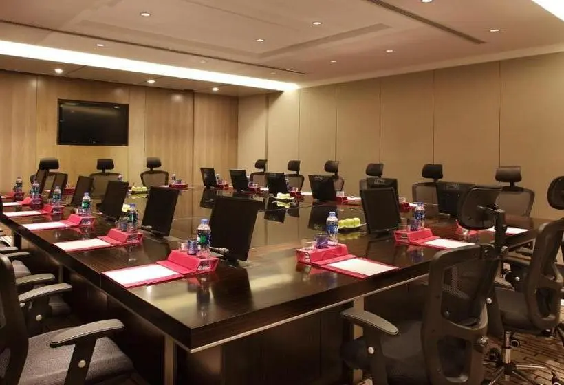 هتل Crowne Plaza Xuzhou Dalong Lake, An Ihg