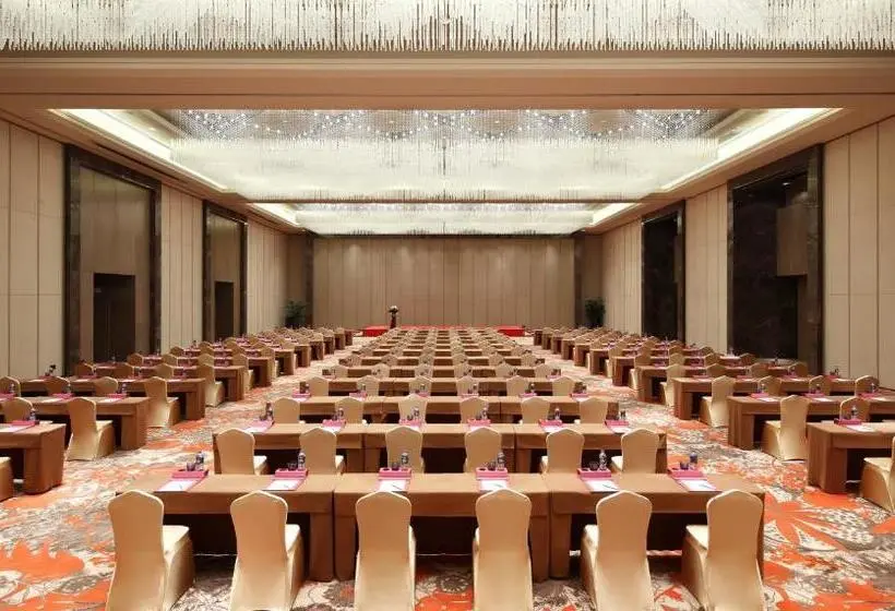 هتل Crowne Plaza Xuzhou Dalong Lake, An Ihg