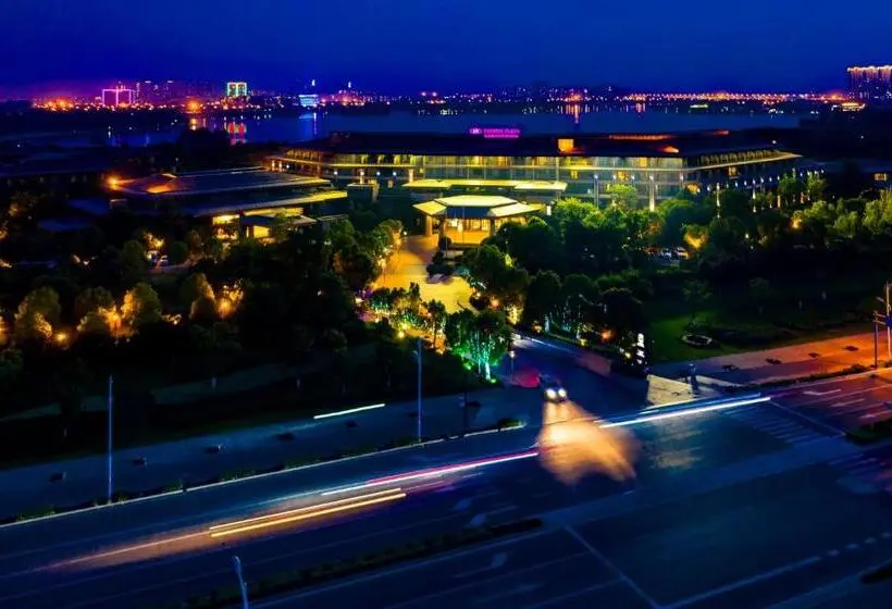 هتل Crowne Plaza Xuzhou Dalong Lake, An Ihg