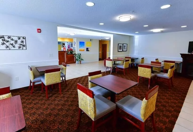 ホテル Days Inn By Wyndham Greensboro Nc