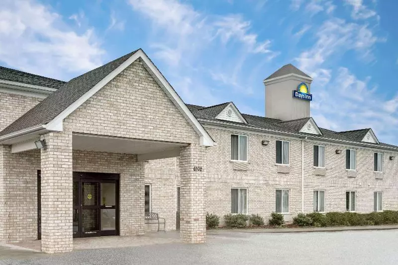 ホテル Days Inn By Wyndham Greensboro Nc