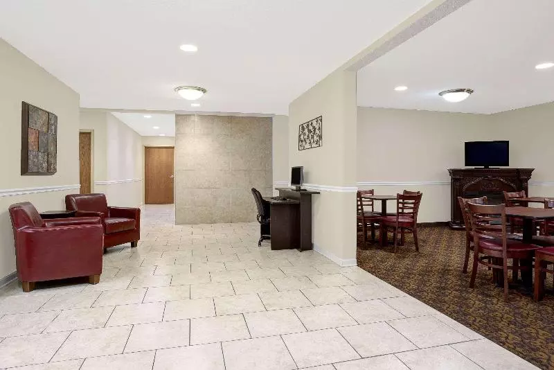 ホテル Days Inn By Wyndham Greensboro Nc