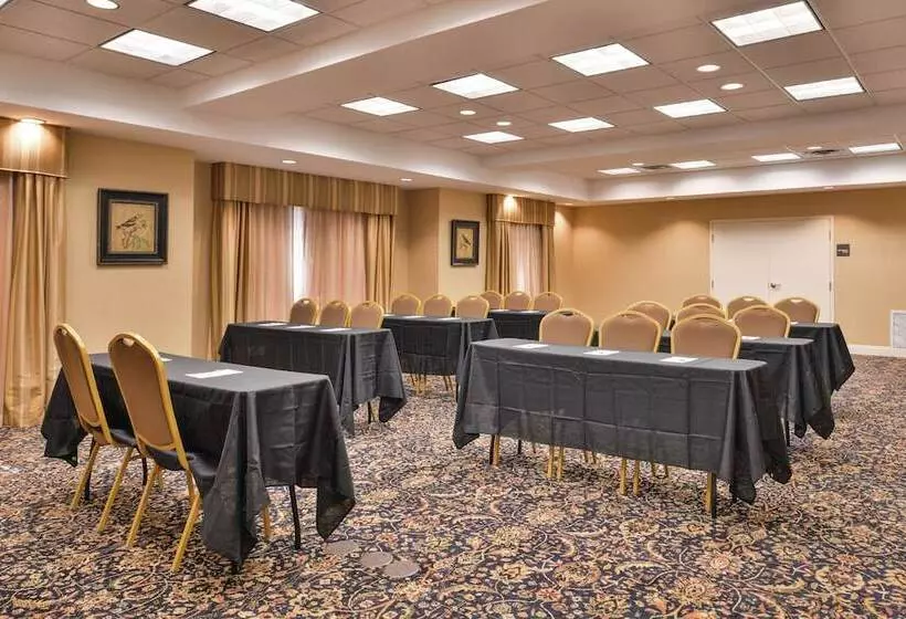 בית מלון כפרי Hampton Inn Jackson