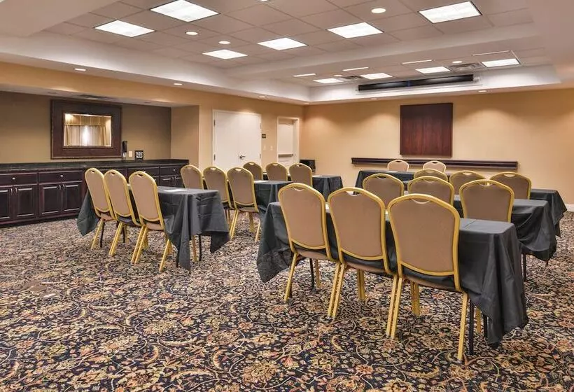 בית מלון כפרי Hampton Inn Jackson