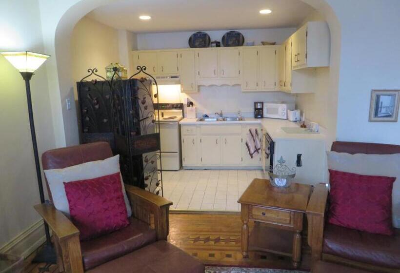 בית מלון כפרי Historic Lasalle Downtown