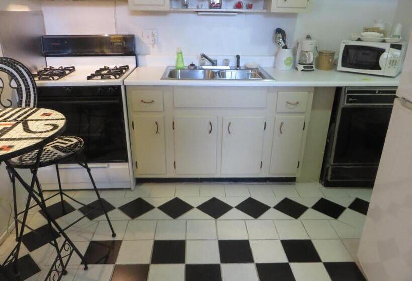 בית מלון כפרי Historic Lasalle Downtown