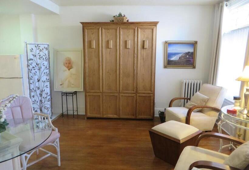 בית מלון כפרי Historic Lasalle Downtown