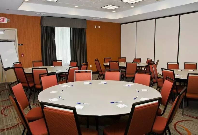 ホテル Holiday Inn Express & Suites Columbus   Easton Area, An Ihg