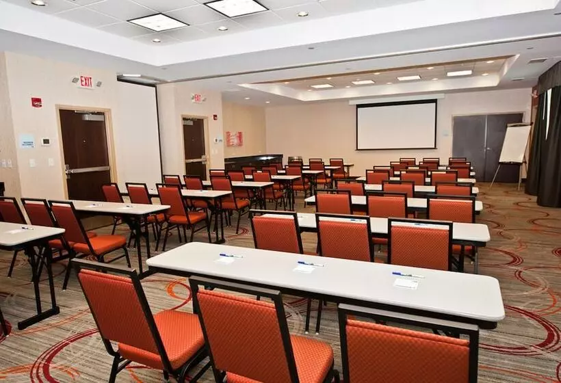 ホテル Holiday Inn Express & Suites Columbus   Easton Area, An Ihg