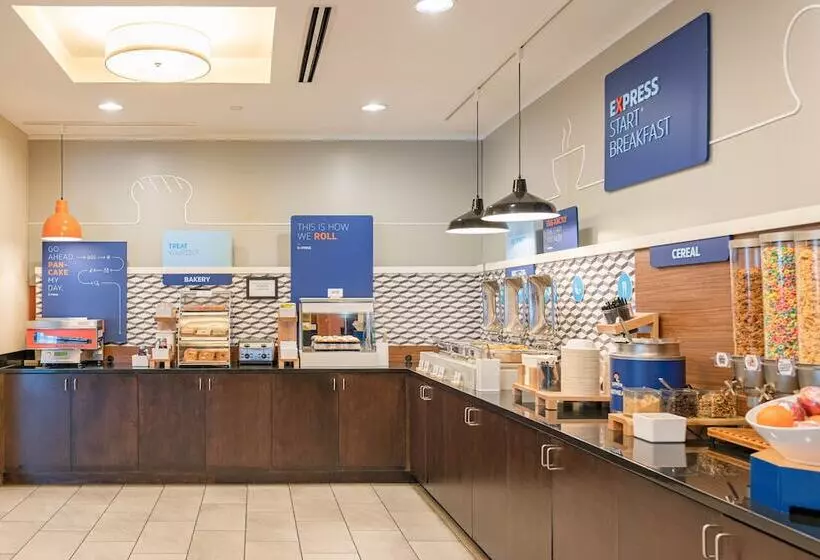 ホテル Holiday Inn Express & Suites Columbus   Easton Area, An Ihg