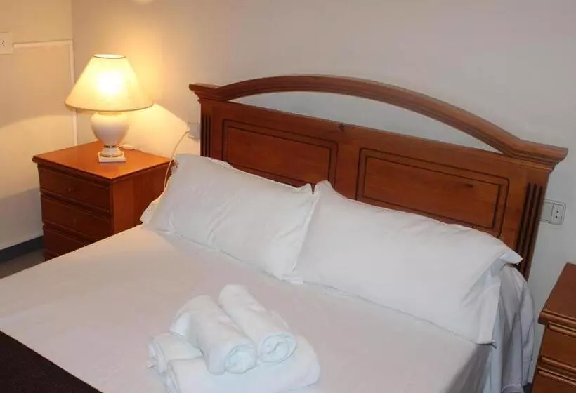 هتل Hostal Los Maños