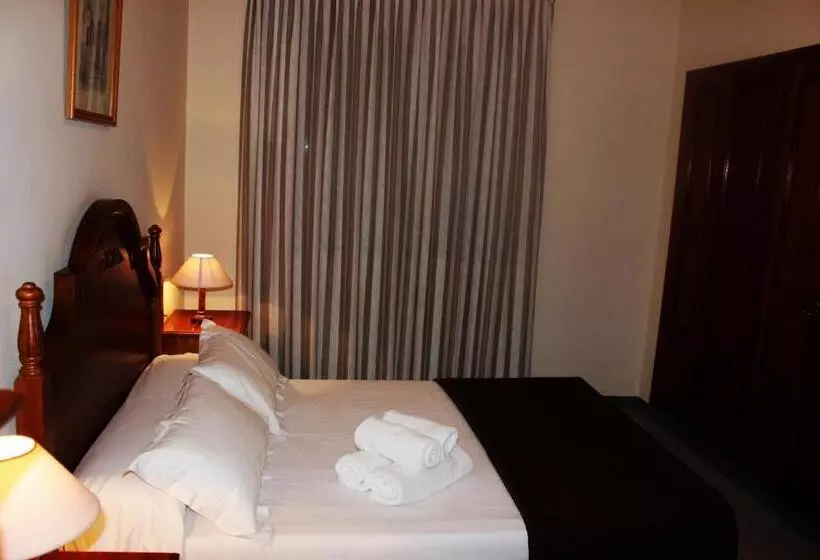 هتل Hostal Los Maños