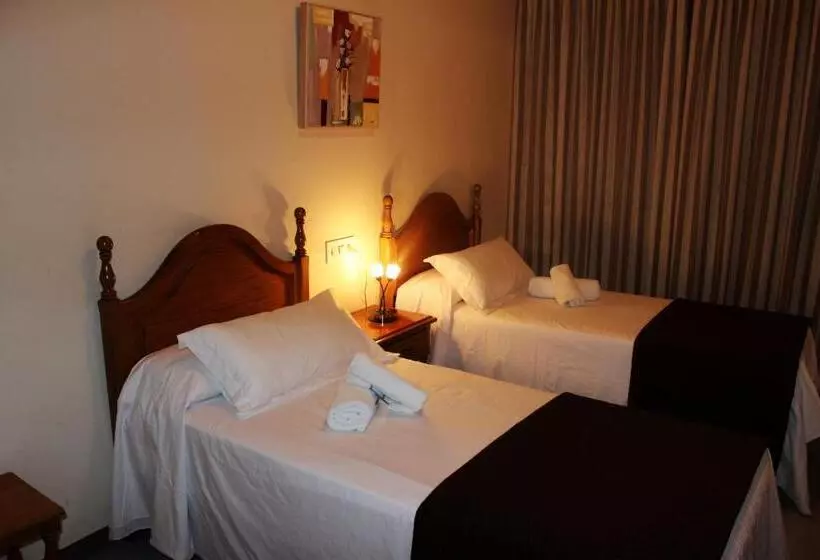 هتل Hostal Los Maños