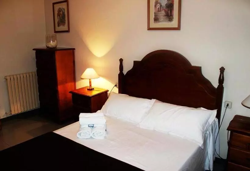 هتل Hostal Los Maños