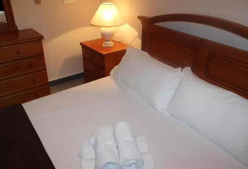 هتل Hostal Los Maños