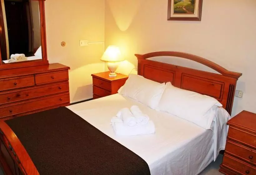 هتل Hostal Los Maños