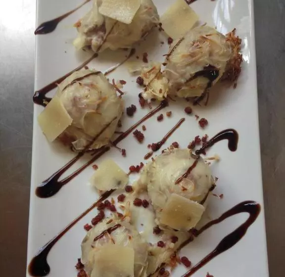 هتل Hostal Los Maños