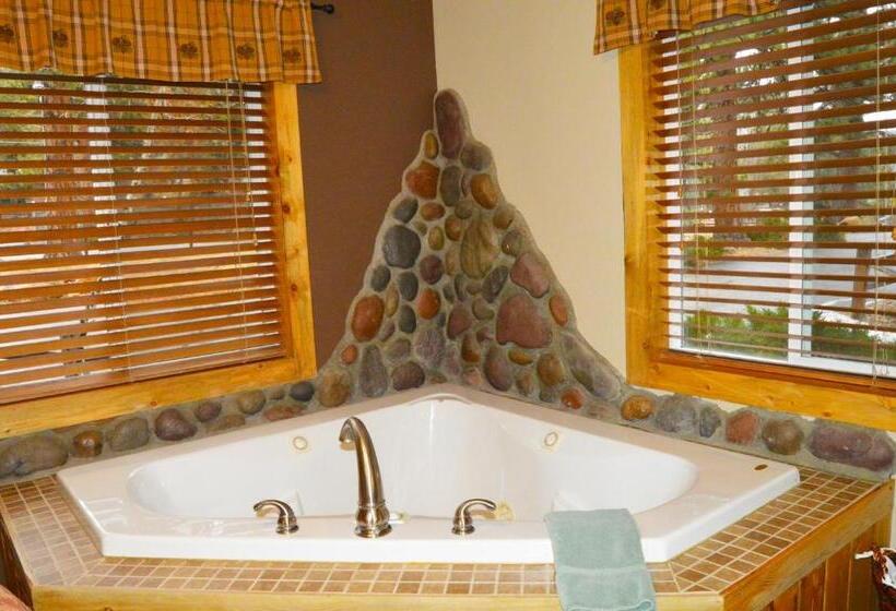 فندق The Inn On Fall River & Fall River Cabins