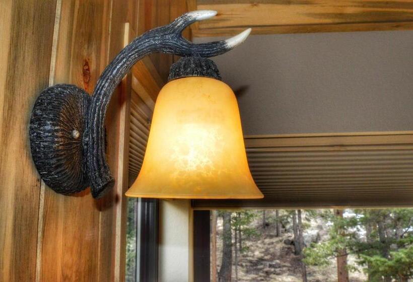 فندق The Inn On Fall River & Fall River Cabins