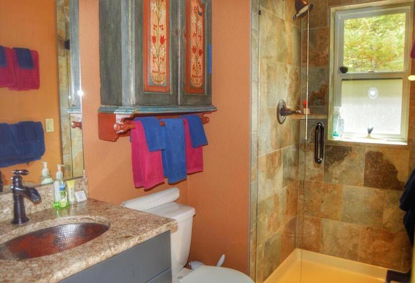 فندق The Inn On Fall River & Fall River Cabins