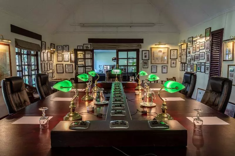 هتل The River Club