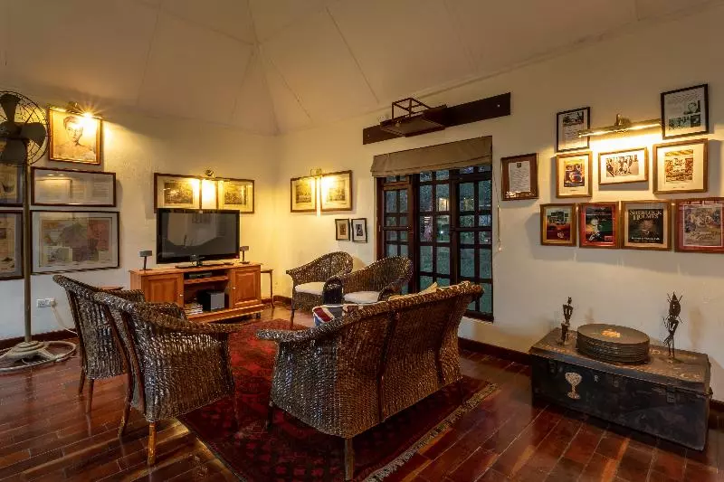 هتل The River Club