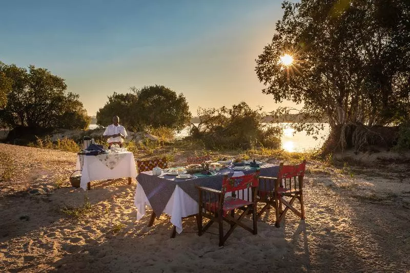 هتل The River Club