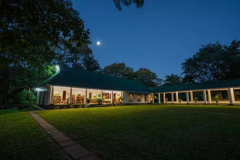 هتل The River Club