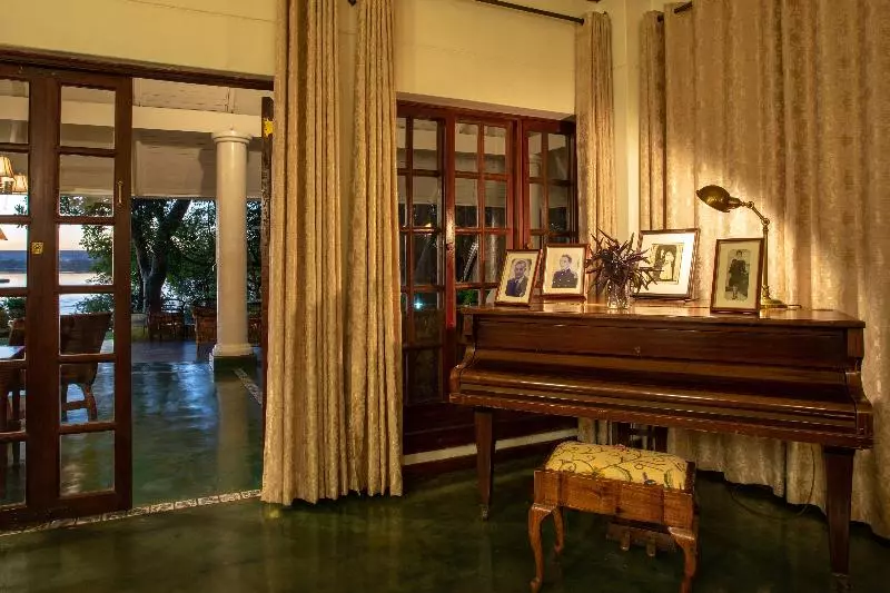 هتل The River Club