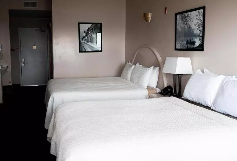 酒店 West Bank Inn