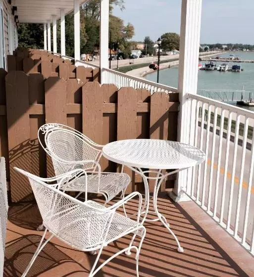 酒店 West Bank Inn