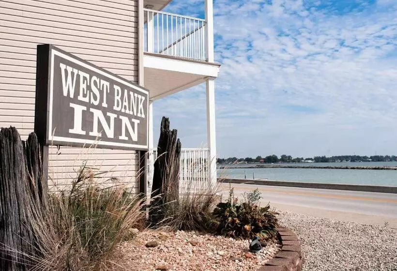 酒店 West Bank Inn