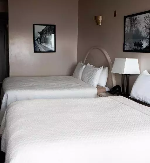 酒店 West Bank Inn