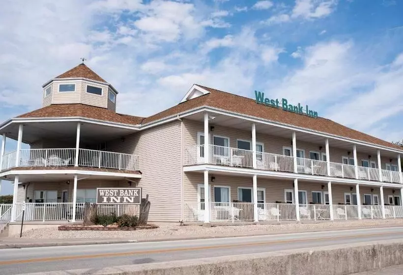 酒店 West Bank Inn