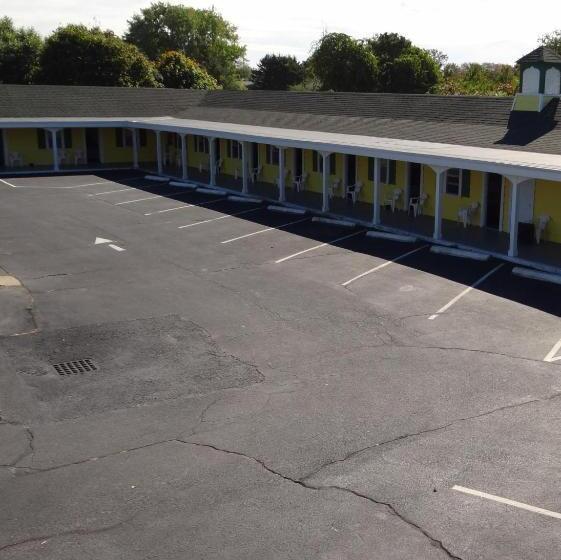 Jonathan Edwards Motel