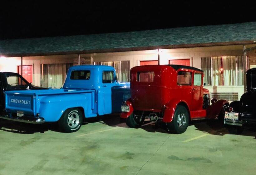 מוטל Ozark Inn & Suites