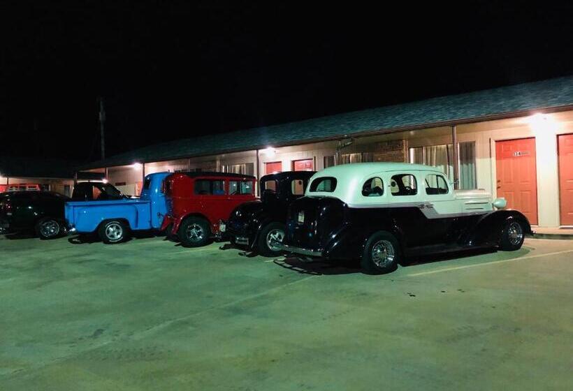 מוטל Ozark Inn & Suites