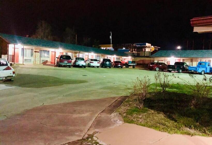 מוטל Ozark Inn & Suites