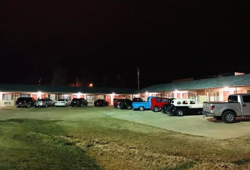 モーテル Ozark Inn & Suites