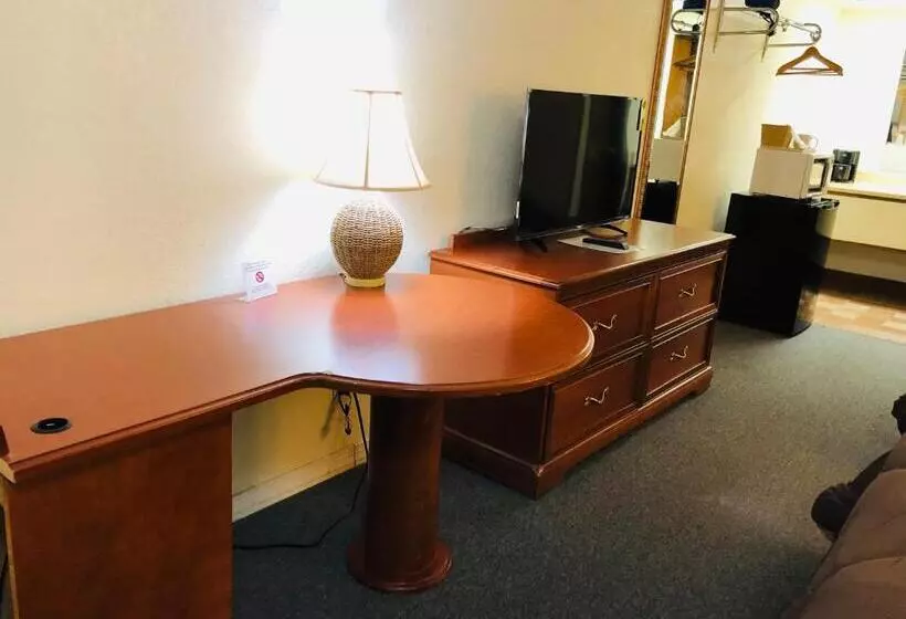 モーテル Ozark Inn & Suites