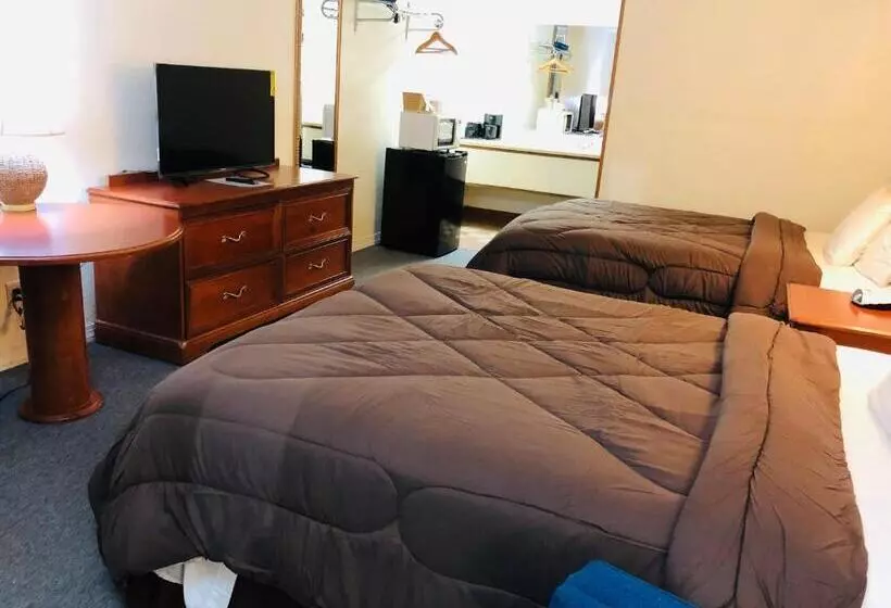 モーテル Ozark Inn & Suites