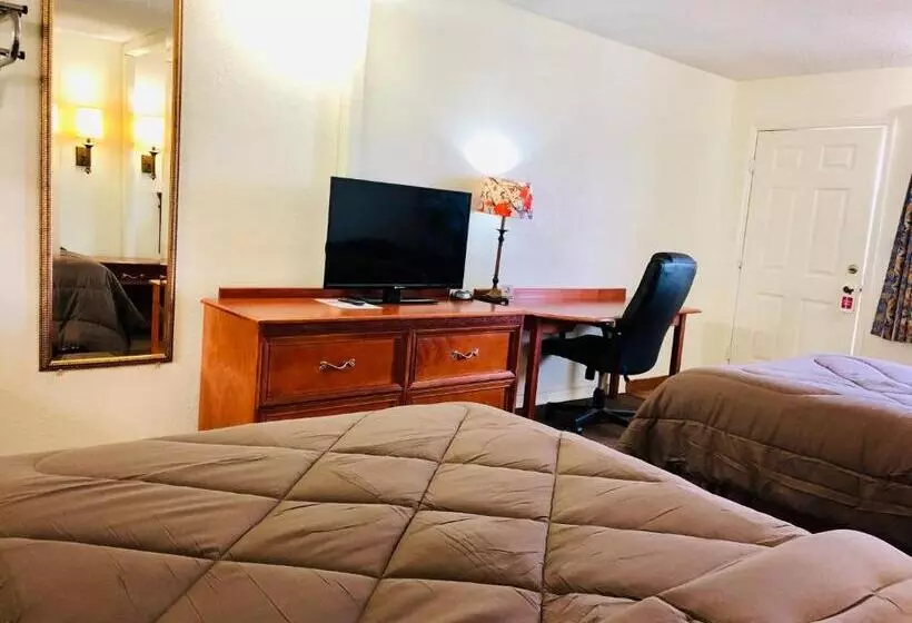 モーテル Ozark Inn & Suites