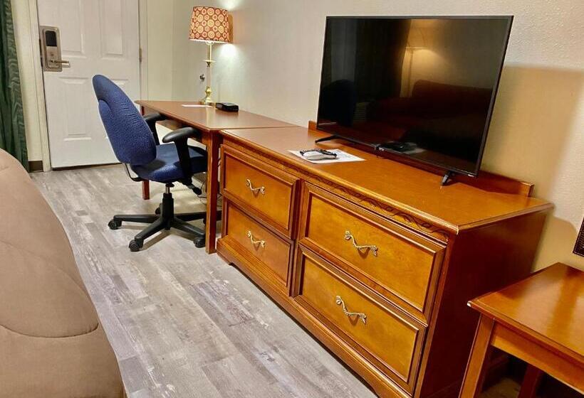 מוטל Ozark Inn & Suites