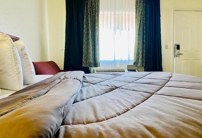 מוטל Ozark Inn & Suites